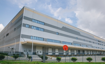 浙江綠地鉑選電子商務(wù)有限公司  綠地全球進(jìn)口商品浙江運(yùn)營(yíng)中心（嘉興綜合保稅）項(xiàng)目 EPC總 承包 嘉興綜合保稅區(qū)興業(yè)路東側(cè)、大橋港南側(cè)、東巡邏通道西側(cè)、區(qū)和路北側(cè)。